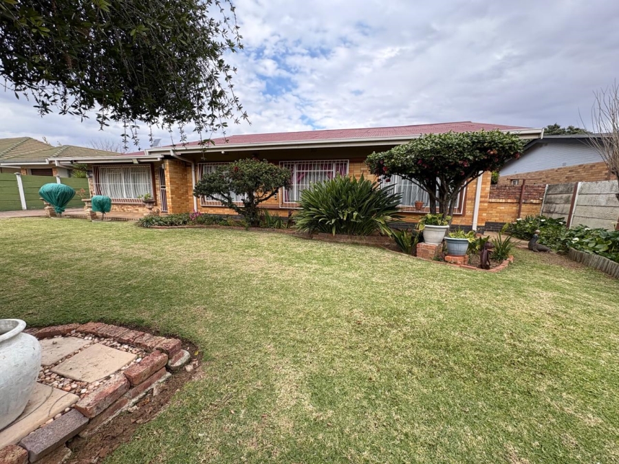 4 Bedroom Property for Sale in Naudeville Free State